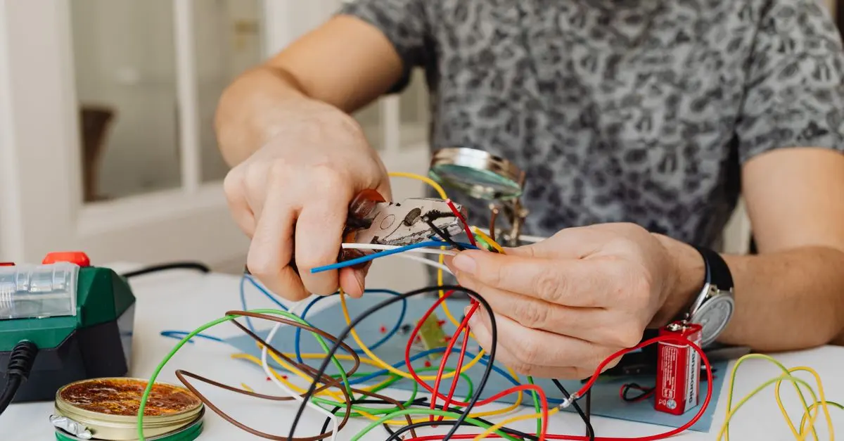 Le Matériel Indispensable pour un Électricien Débutant